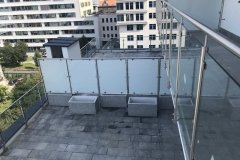 Üveges-rozsdamentes-inox-térelválasztó-XIII.-ker.-társasház-1