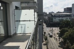 Üveges-rozsdamentes-inox-térelválasztó-XIII.-ker.-társasház-2
